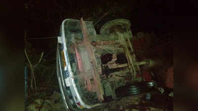 Thrissur Car Accident Death: തൃശൂർ മാളയിൽ കാർ പാറമടയിലേക്ക് മറിഞ്ഞ് മൂന്നുപേർ മരിച്ചു