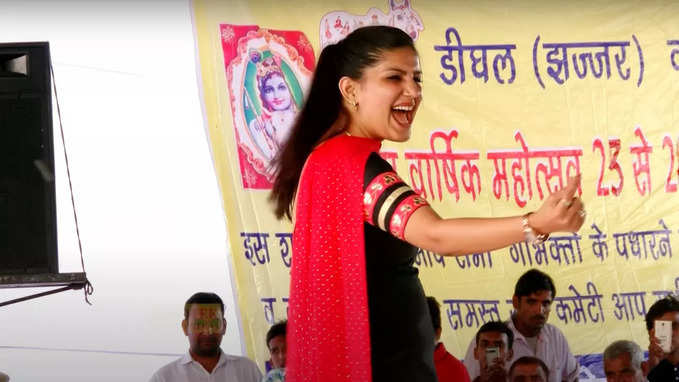 Sapna Dance: झज्‍जर के डीघल में सपना चौधरी ने बांधा समा, गोशाला महोत्‍सव में चटक-मटक करने लगा पूरा गांव