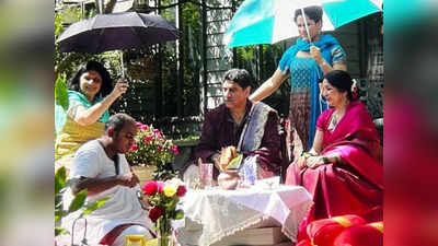 नीना गुप्ता की दूसरी शादी और वो पिंक साड़ी, दुल्हन बनीं मां के सिर पर धूप में छाता लगाए दिखी बेटी