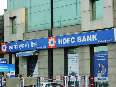 HDFC बँकेच्या गुंतवणुकदारांना १ लाख कोटींचा झटका, शेअरमध्ये ३ वर्षातील सर्वात मोठी घसरण