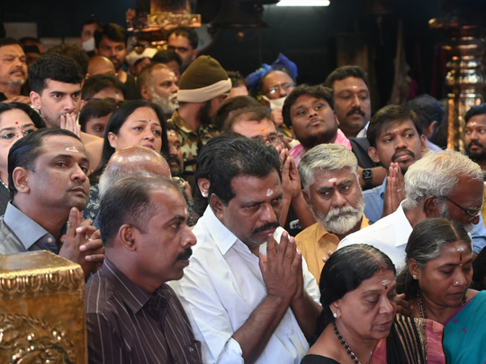 Sabarimala Neyyabhishekam: നെയ്യഭിഷേകം വെള്ളിയാഴ്ച രാവിലെ 9.30 വരെ മാത്രം; ശരം കുത്തിയിലേക്കുള്ള അയ്യപ്പന്റെ എഴുന്നള്ളത്ത് 19ന്