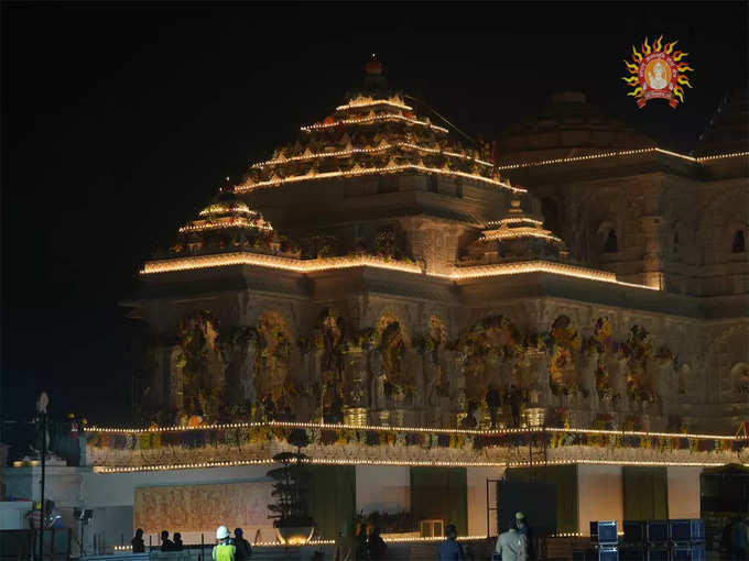 फूलों से राम मंदिर को सजाया गया