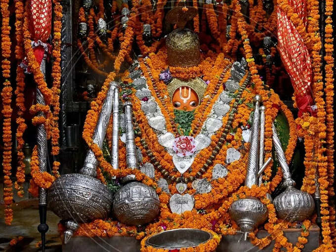 राजा के रूप में विराजमान हैं हनुमान