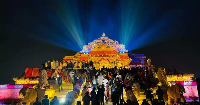 राम मंदिर में हुआ भव्य लेज़र शो