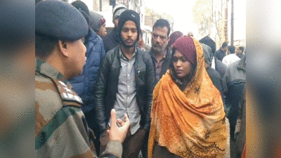 Kanpur News: अंगीठी जलाकर सोने से एक ही परिवार के 3 सदस्यों की मौत, 2 की हालत गंभीर