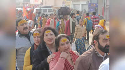 PHOTOS: प्राण प्रतिष्ठा के बाद राम मंदिर में उमड़ा भक्तों का सैलाब, 1 किमी तक लंबी लाइन