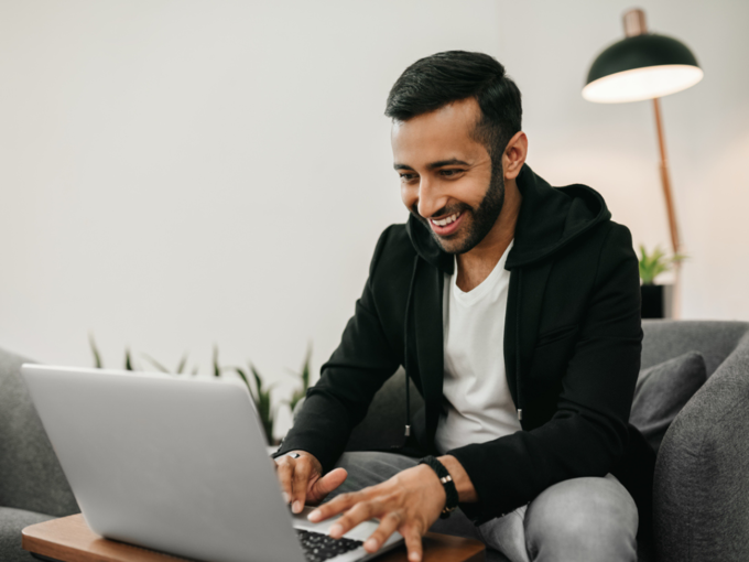 men using laptop1