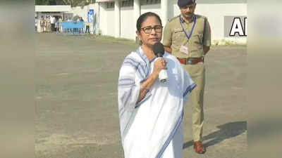 पश्चिम बंगालच्या मुख्यमंत्री ममता बॅनर्जी यांच्या गाडीला अपघात, डोक्याला झाली दुखापत