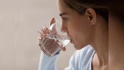 Water Drinking Benefits: দাঁড়িয়ে, বসে না হেলান দিয়ে, কী ভাবে জল খেলে বেশি ফায়দা মিলবে?