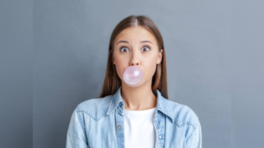 रिसर्चचा दावा- दिवसातील या वेळी Chewing Gum चावल्याने जळते पूर्ण बॉडीची चरबी, स्वस्तात मिळतो चेह-यास आकर्षक शेप 