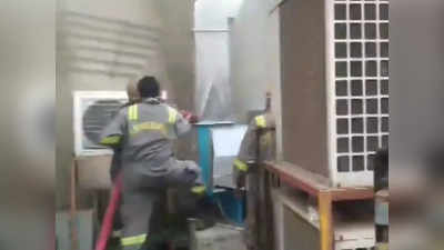 Ghaziabad News: गाजियाबाद के रेस्टोरेंट में आग, तोड़ी दीवार फिर शुरू हुआ बचाव अभियान