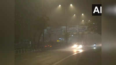 क्या गजब कोहरा, गाड़ियां भी थम गईं, दिल्ली-एनसीआर में सब गुम हो गया
