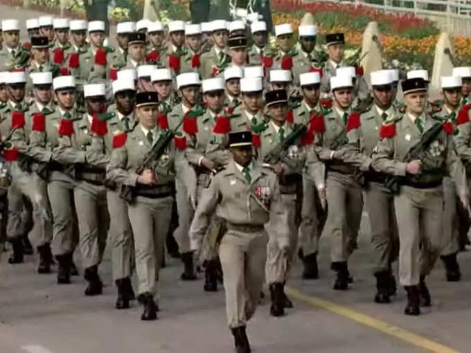 फ्रांसीसी सेना के बैंड और मार्चिंग दस्ते ने की शिरकत फ्रांसीसी सेना के बैंड और मार्चिंग दस्ते ने की शिरकत