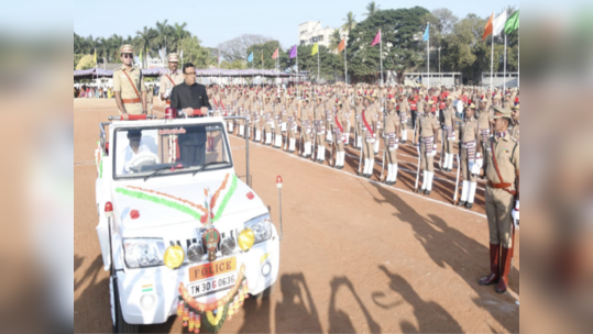 சேலம் மகாத்மா காந்தி விளையாட்டு மைதானத்தில் 75 வது குடியரசு தின விழா கொண்டாட்டம்!