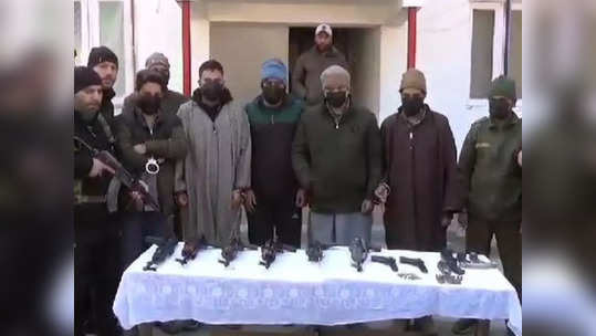 Jammu Kashmir News: जम्मू-कश्मीर के कुपवाड़ा में लश्कर-ए-तैयबा के 5 मददगार अरेस्ट, आतंकियों तक पहुंचाते थे पाकिस्तान से आए हथियार