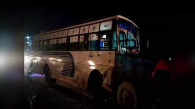 कन्नौज में भीषण सड़क हादसा, डबल डेकर बस की ट्रैक्टर ट्रॉली को टक्कर में 2 की मौत, 14 लोग घायल