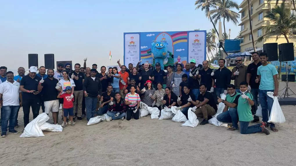 Mumbai Festival - Beach Clean Up Activity
