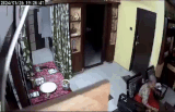 घर में टीवी देख रही थीं बुजुर्ग, पीछे से आए चोर ने गला दबाकर लूटा, देखें आंध्र प्रदेश की डराने वाली तस्वीरें