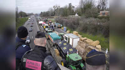 फ्रान्समध्ये शेतकरी आंदोलन; हजारो शेतकऱ्यांनी पॅरिसबाहेर जाण्याचे रस्ते ट्रॅक्टरने अडवले, काय कारण?