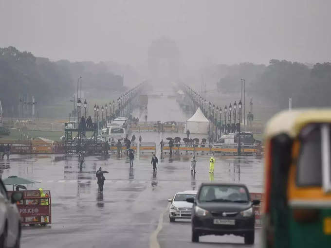 बारिश से भीगी दिल्ली 