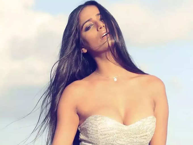 poonam pandey pic