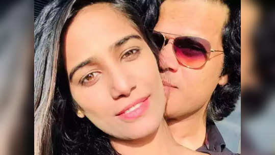 Poonam Pandey Death:புற்றுயோல் இறந்த பூனம் பாண்டேவின் மாஜி கணவர் சாம் பாம்பே யார் தெரியுமா?