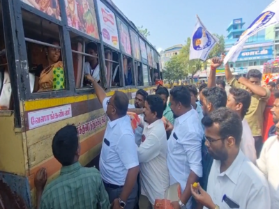 நடிகர் விஜய் அரசியல் கட்சி துவக்கம்; நாகையில் விஜய் ரசிகர்கள் கொண்டாட்டம்!