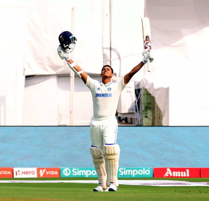 भारत के लिए टेस्ट में डबल सेंचुरी लगाने वाले सबसे युवा खिलाड़ी