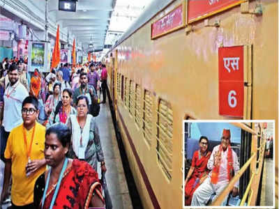 Aastha Special Train from Pune : पुण्यातून अयोध्यासाठी पहिली आस्था रेल्वे रवाना; रामभक्तांची रेल्वे स्थानकावर मोठी गर्दी