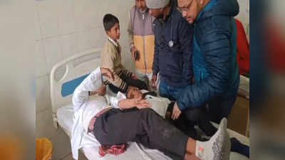स्कूली वैन और कार की टक्कर में  चालक समेत 10 बच्चे घायल, घायलों का सुल्तानपुर के अस्पताल में इलाज जारी