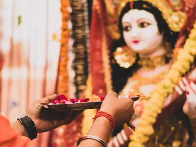 Saraswati Mantra: সরস্বতীর এই শক্তিশালী মন্ত্র জপ করলে বাড়বে বিদ্যা-বুদ্ধি, জেনে নিন আপনিও