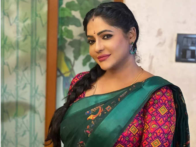 நடிகை ரேஷ்மா பசுபுலேட்டி
