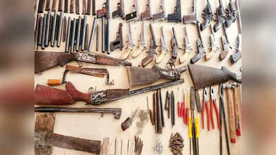 अवैध हथियार की फैक्ट्री का भंडाफोड़, ऑन डिमांड होती थी सप्लाई, हापुड़ में बड़े जखीरे के साथ 2 आरोपी गिरफ्तार