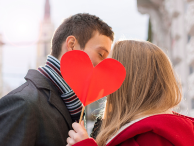 Kiss Day 2024 Wishes: इन संदेशों के जरिए अपने पार्टनर के किस डे को बनाएं और भी स्पेशल