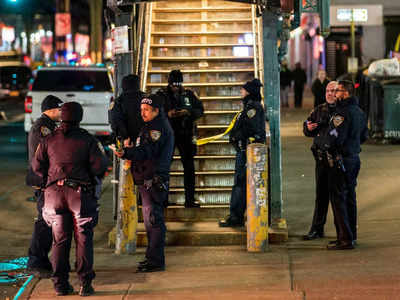 न्यूयॉर्कमध्ये सबवे स्टेशनगोळीबार; स्थानके शाळेतून परतणाऱ्या विद्यार्थ्यांनी गजबजलेली असताना झाली घटना 