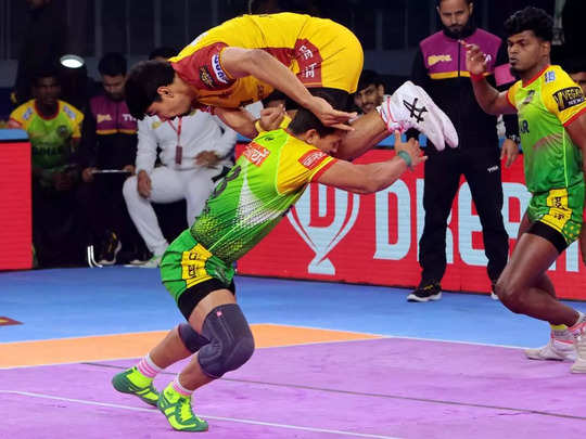 Pro Kabaddi League: अंतिम रेड तक चले मुकाबले में पटना ने टाइटंस को हराया, प्लेऑफ में पक्की की जगह