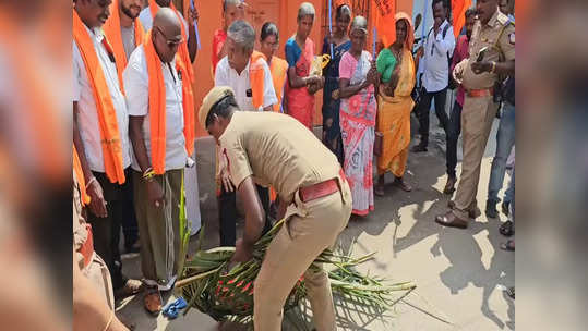 நெல்லையில் காதலர் தினத்தை கண்டித்து பாடை கட்டும் போராட்டம்!