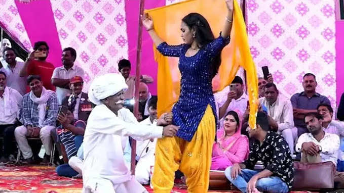 Haryanvi Dance: रागिनी में अन्‍नू चौधरी के पीछे पड़े बूढ़े ताऊ, सासरे ना जाऊंगी पर किया ऐसा डांस कि सब हो गए दंग