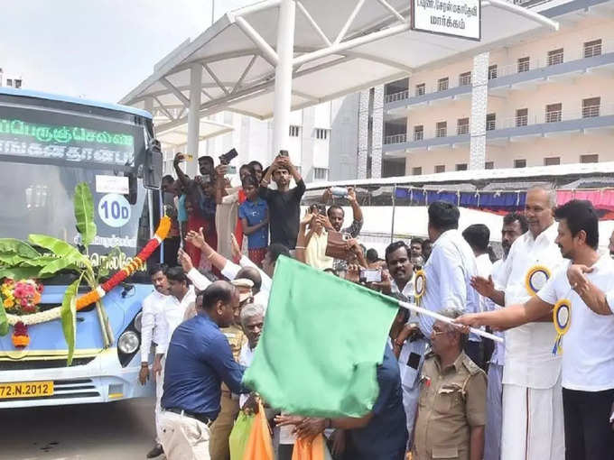 தமிழ்நாடு குடிநீர் வடிகால் வாரியம் சார்பில் களக்காடு நகராட்சி, மற்றும் நாங்குநேரி, ஏர்வாடி, மூலக்கரைப்பட்டி, திருக்குறுங்குடி உள்ளிட்ட 7 பேரூராட்சிகளுக்கு ரூ.423.13 கோடி மதிப்பீட்டில் கூட்டு குடிநீர் திட்டத்திற்கு அடிக்கல் நாட்டப்பட்டது.