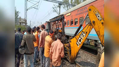 चंदौली: रेलवे क्रॉसिंग पर फंसी जेसीबी, लोकमान्य तिलक एक्सप्रेस टकराई, चालक और यात्री घायल