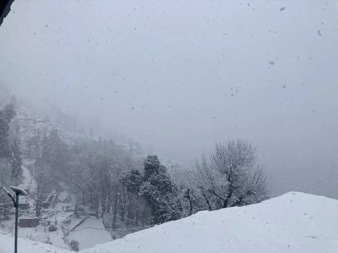 चंबा के देवीकोठी में बर्फबारी