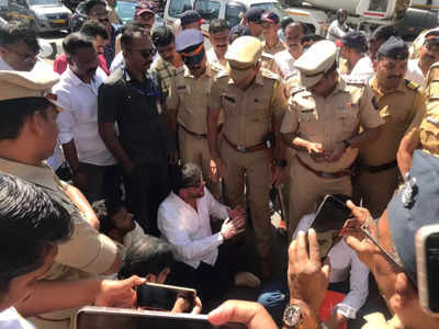 बुलडोजर एक्शन के खिलाफ मीरा रोड जाने पर अड़े AIMIM नेता वारिस पठान, पुलिस ने हिरासत में लिया