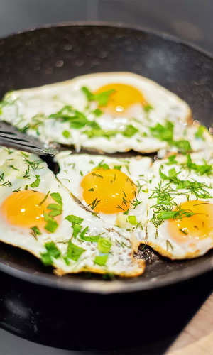 ब्रेकफास्ट में रोज अंडे खाने के फायदे 