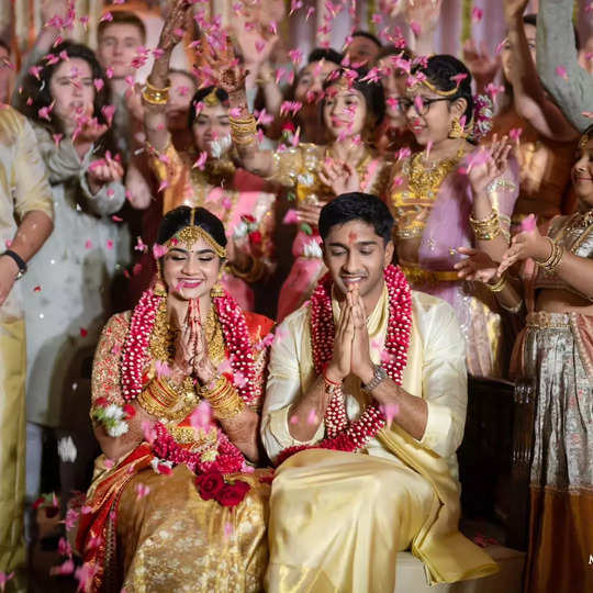 Diya: திருவிழா போன்று நடந்த விஜயகுமார் பேத்தி திருமண புகைப்படங்கள் - vijayakumar grand daughter diya's wedding pictures - Samayam Tamil