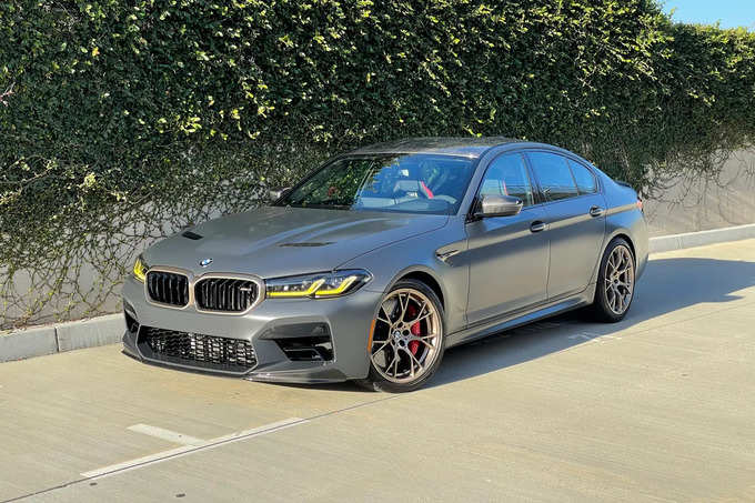 रोहित के पास है BMW-M5 सीरीज की कार 