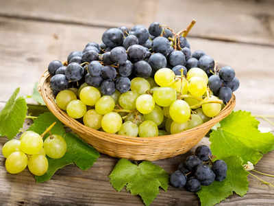 Grapes Price Drop : ಸತತವಾಗಿ ಕುಸಿಯುತ್ತಿರುವ ದ್ರಾಕ್ಷಿ ದರ, ರೈತರಿಗೆ ಗಾಯದ ಮೇಲೆ ಬರೆ