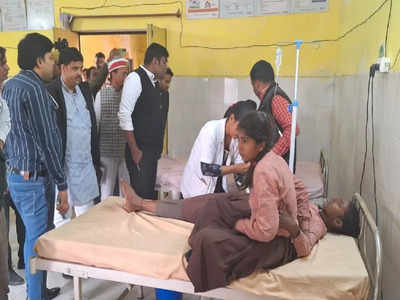 कुशीनगर प्राथमिक विद्यालय में मिड डे मील खाने से 17 बच्चों की हालत बिगड़ी, अस्पताल में भर्ती