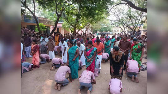 திருச்சி அருகே அரசு உயர்நிலைப் பள்ளியில் பத்தாம் வகுப்பு மாணவர்கள் பெற்றோருக்கு பாத பூஜை! இது நல்லாஇருக்கே!