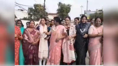 एक तरफ लाडली बहना को रुपए देकर दूसरी तरफ से ले लेते हैं, लहसुन का रेट बढ़ने पर रीवा महिला कांग्रेस उपाध्यक्ष ने सरकार को घेरा