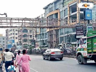 Jessore Road : ফ্লেক্স নেই, বিপজ্জনক ভাবে তোরণ ঝুলছে যশোর রোডে